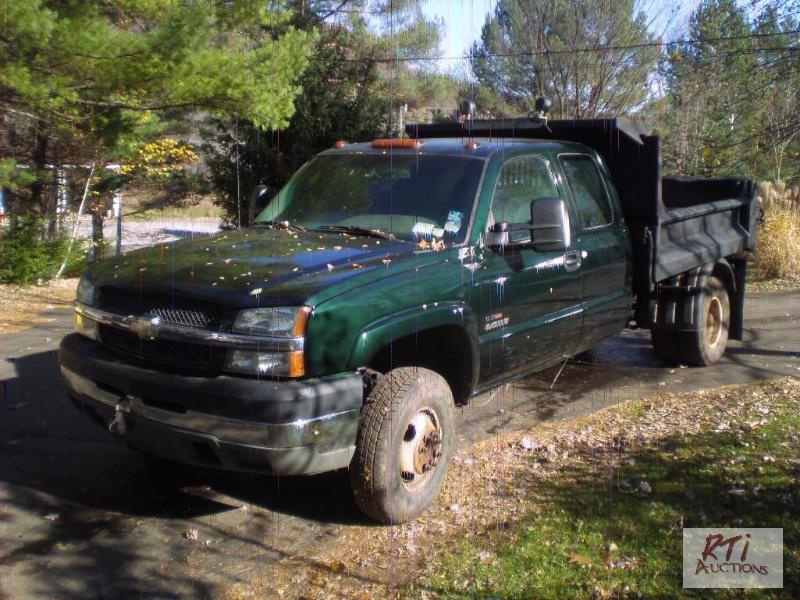 lot 1 image: 2004 Chevy 3500 Dump Truck Duramax with autom...