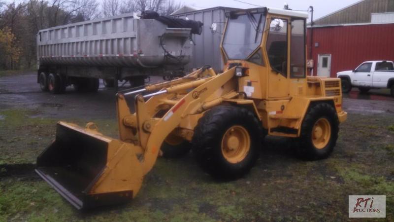 lot 34 image: 1998 Coyote C18 Loader. Deutz diesel with 356...