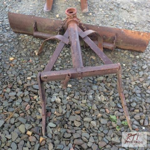 lot 36 image: International Fast Hitch 6ft backblade. Unit ...