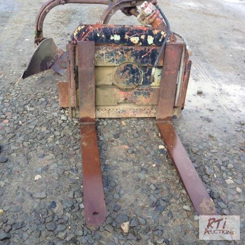lot 37 image: Rotating Forks SSL quick hitch mount. Unit ne...