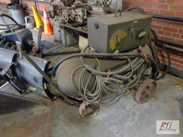 lot 42 image: LINCOLN &quotTorpedo&quot Welder, 3-phase. ...
