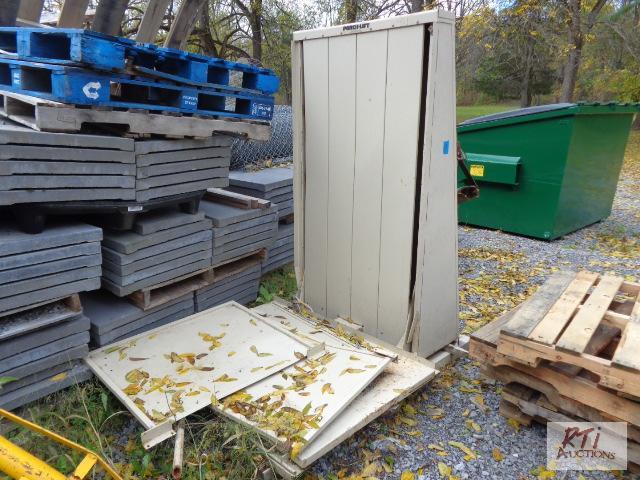 lot 46 image: Porch Lift, electric wheel chair or person li...