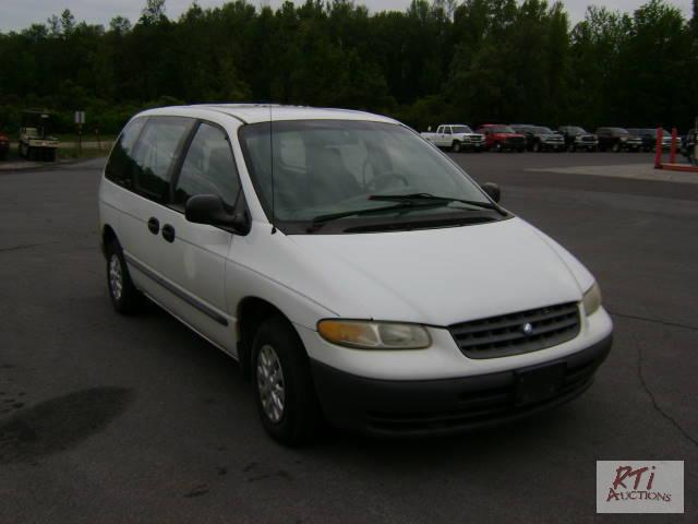 lot 6 image: 2000 Plymouth Voyager, VIN # 2P4GP25R6YR50312...