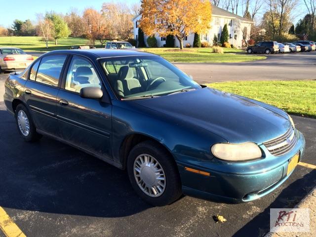 lot 8 image: 2003 CHEVY Malibu sedan. VIN 1G1ND52J22M68138...