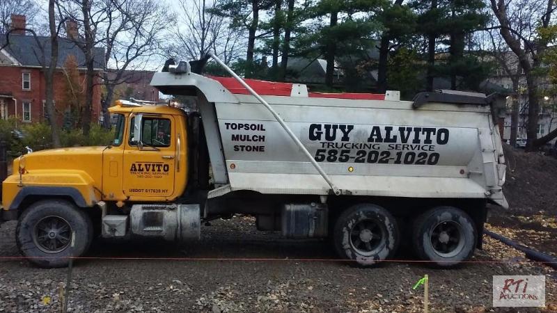 lot 11 image: 1993 Mack R model tandem dump truck powered b...