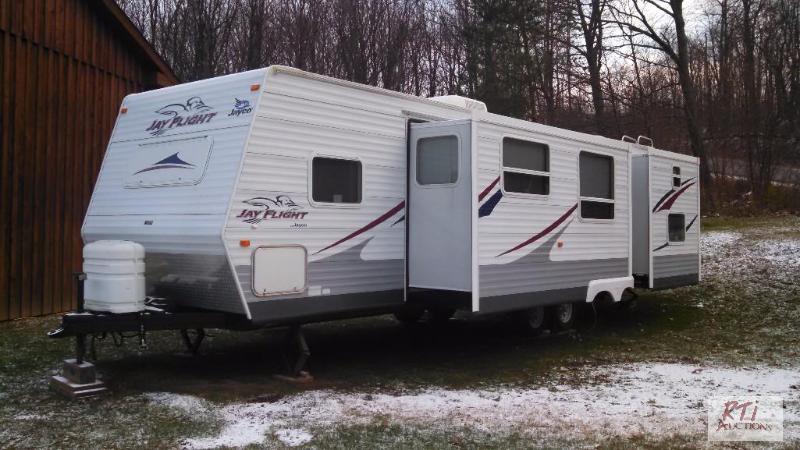 lot 17 image: 2006 Jayco Jayflight 31 BHDS. 31 ft Bunkhouse...
