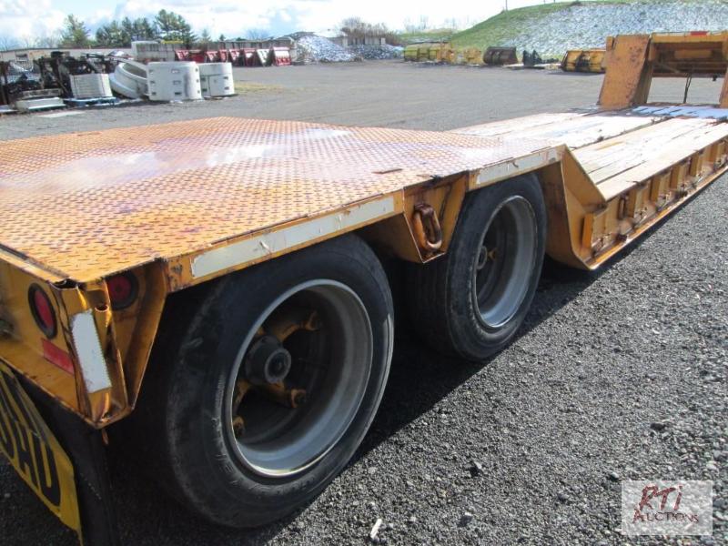 lot 18 image: 1988 Eager Beaver low boy trailer, Honda pony...