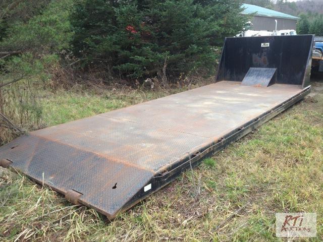 lot 19 image: Roll-Off Flat truck deck. Cable system, 22 ft...