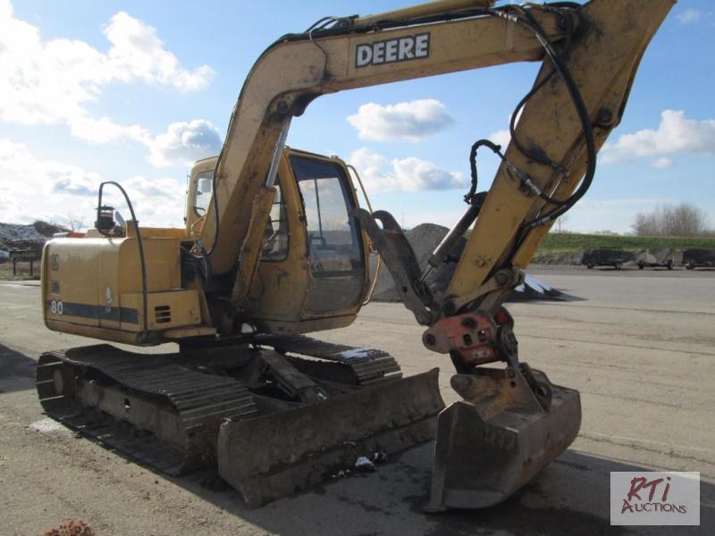 John Deere 80 excavator, S/N P00080X100199, h | December