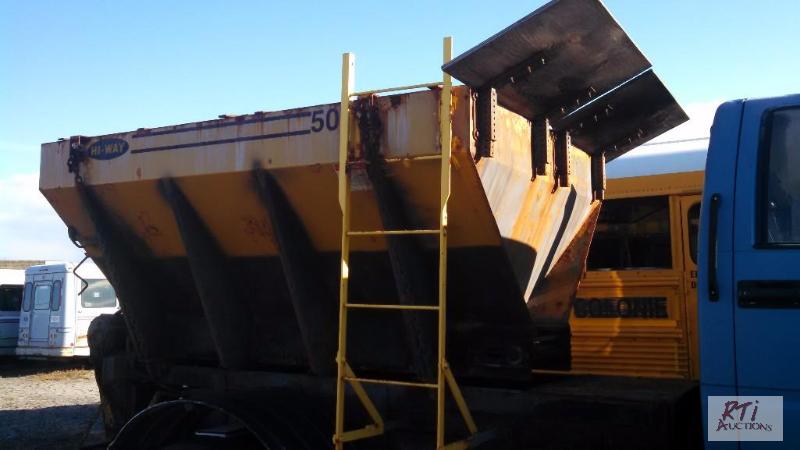 lot 29 image: Hi Way 500 truck mounted Sander Salter. Unit ...