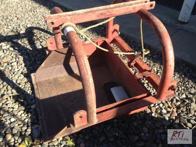 lot 30 image: 3 point hitch bucket. Nice condition. Unit is...