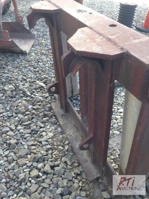 lot 35 image: Loader forks 54 inch quick attach. Unit is lo...