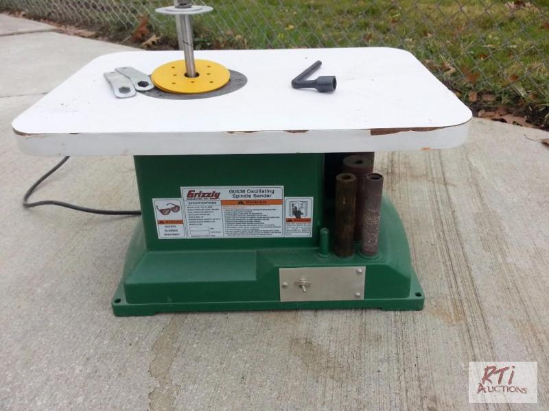 lot 37 image: GRIZZLY GO538 Oscillating Spindle Sander. &qu...