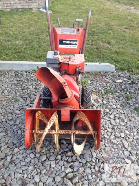 lot 44 image: Yardman 24 inch Snow blower, electric start. ...