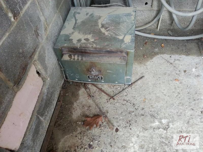 lot 55 image: AMACO Electric Kiln. &quotAs-is&quot, Hammo...