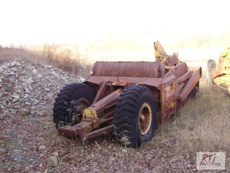 lot 16 image: Cat Model #463 scraper pan, cable run, tracto...