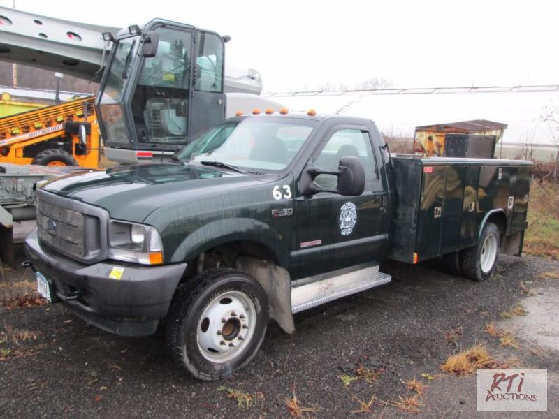 lot 3 image: 2003 Ford F450XL SD 2WD regular cab wReading...