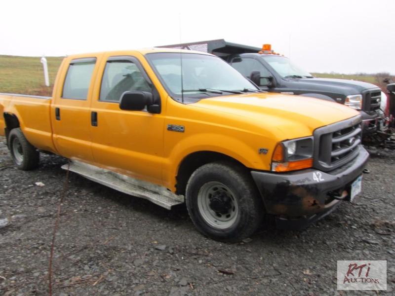 lot 5 image: 2001 Ford F350XL SD 2WD crew cab pickup, VIN#...