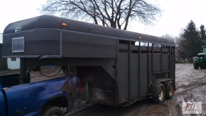 lot 12 image: 2001 Monarch TA cattle trailer. Md# S1420. GV...