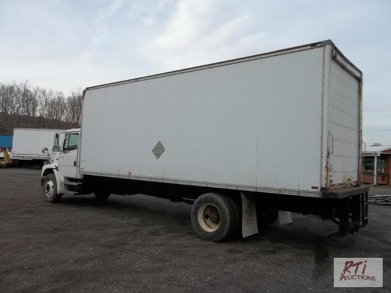 2000 Freightliner 24 ft box truck. Air ride. January NetAuction