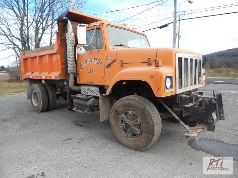 lot 15 image: 1986 IH 2574 SA Dump Truck, VIN 1HTZML6R9GH...