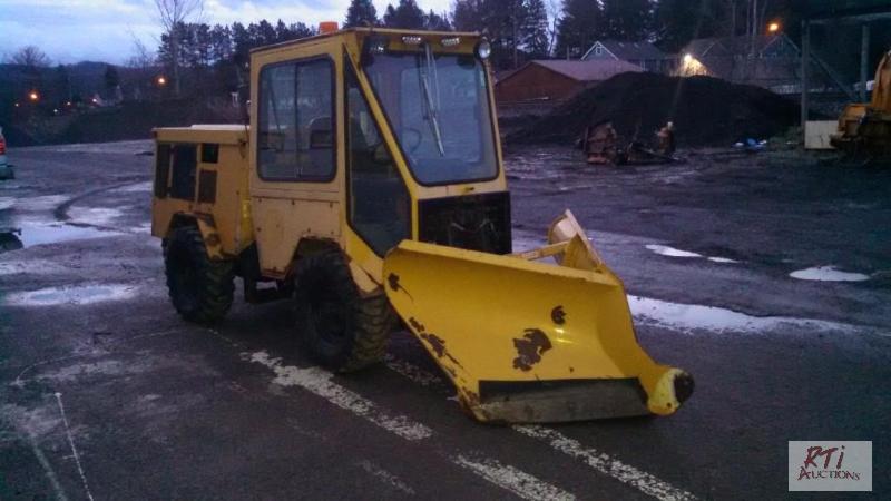 lot 18 image: 1994 Trackless. Model MT5T. SN 670. Engine is...