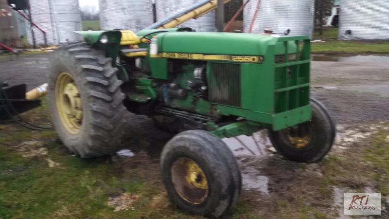 lot 27 image: JD 2550 2WD SN 4233DL 06 583266 CD. 5100 Hrs....