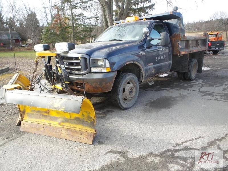 lot 8 image: 2004 Ford F-550 4WD SA PlowDump Truck, VIN...