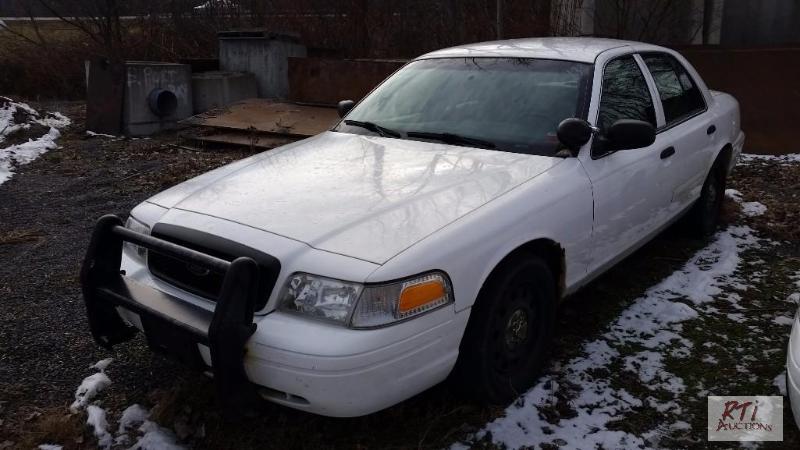lot 11 image: 2008 Ford Crown Victoria 4DSD, VIN # 2FAFP71V...