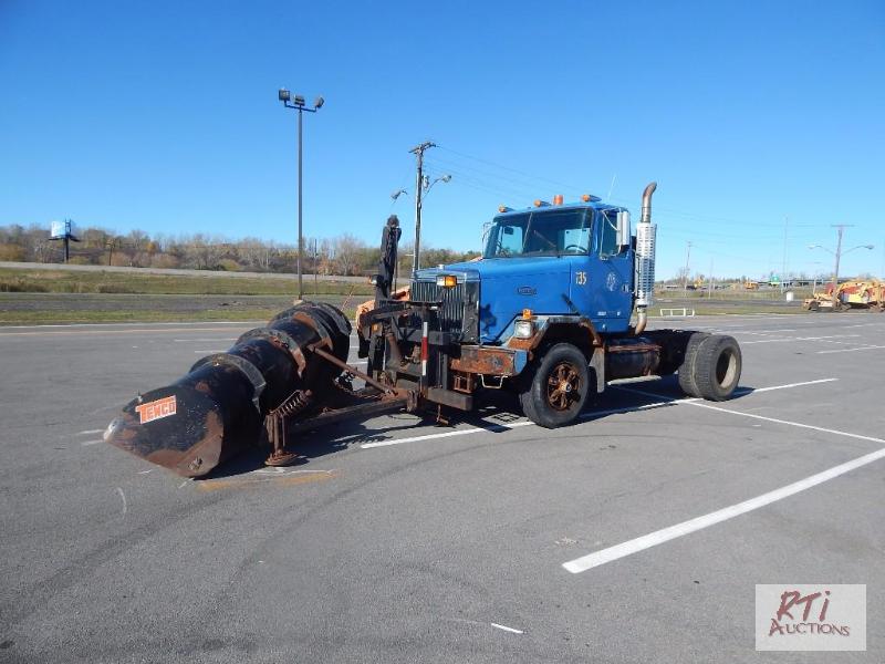 lot 18 image: 1996 Volvo Autocar&nbspsingle axle cab and c...