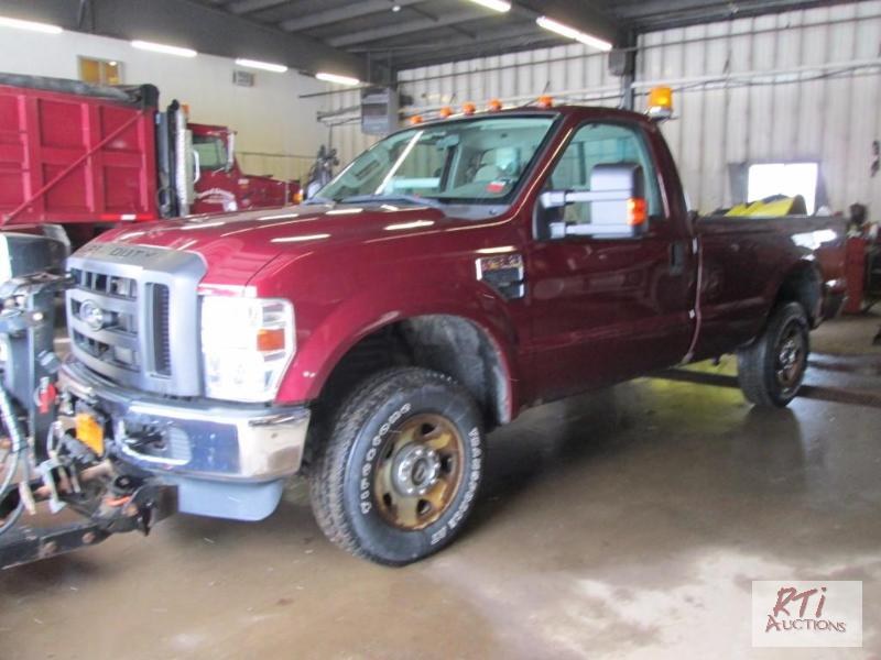 lot 3 image: 2008 Ford F250SD XL 4WD regular cab pickup, V...