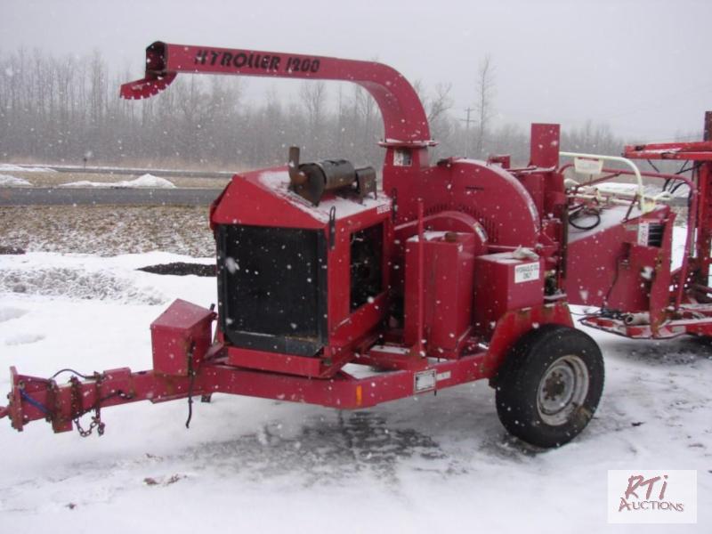lot 31 image: Woodchuck Hy-Roller Model 1200, 12 inch chipp...
