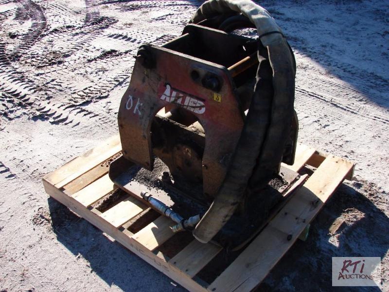 lot 38 image: Allied 8700C Vibratory compactor for back hoe...