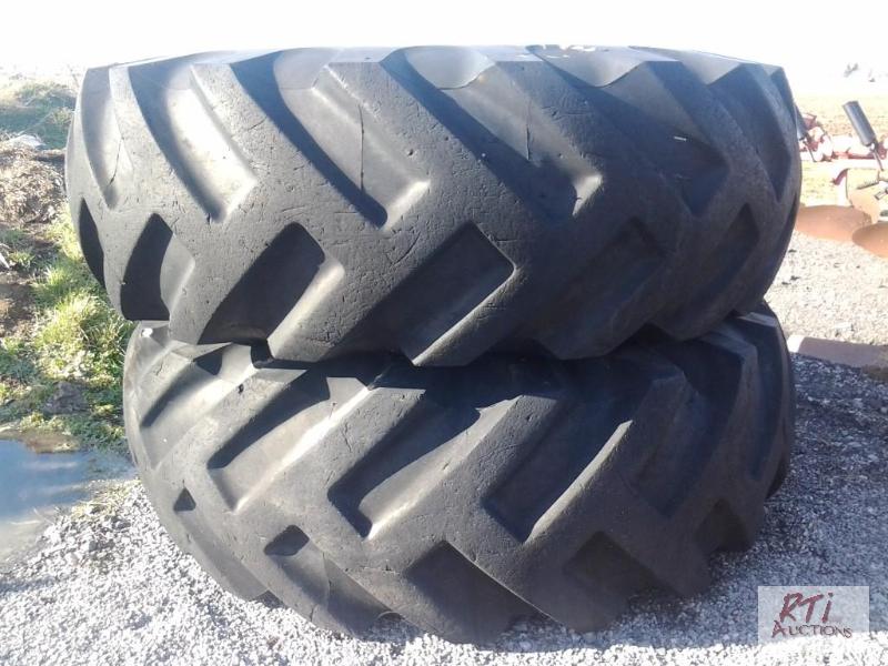 lot 40B image: Set of Firestone 30.00 x 33 loader or scraper...