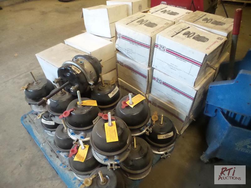 lot 50 image: Pallet of never used Brake Chambers, includes...