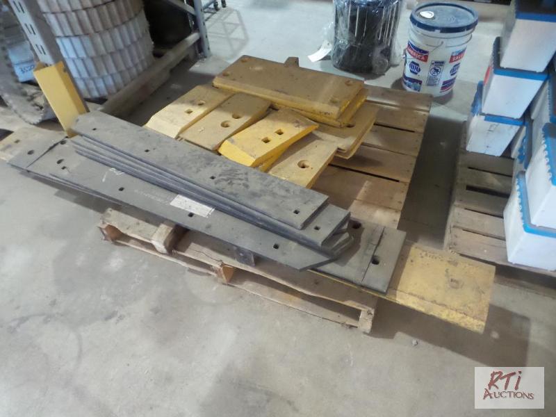 lot 54 image: Partial Skid of Unused Cutting Edges and end ...