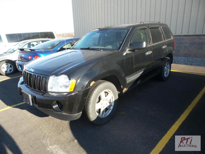 lot 6 image: 2006 JEEP LAREDO 4WD SUV, VIN 1J4GR48K16C333...