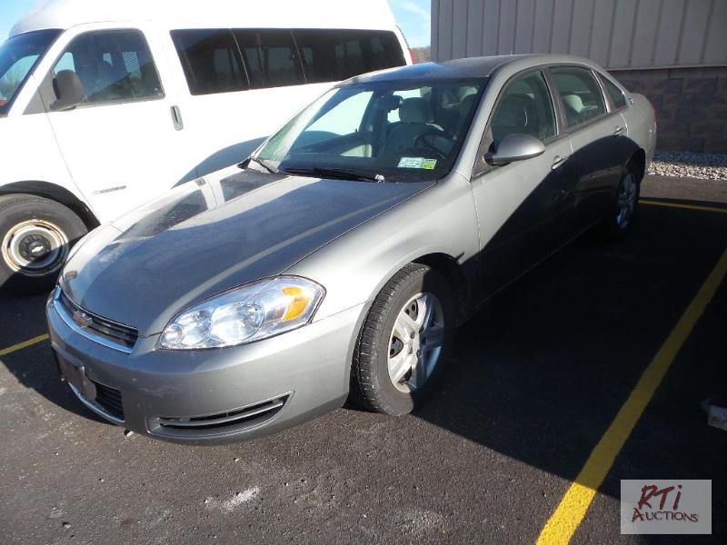 lot 8 image: 2008 CHEVY IMPALA VIN 2G1WB58N981298493. 350...