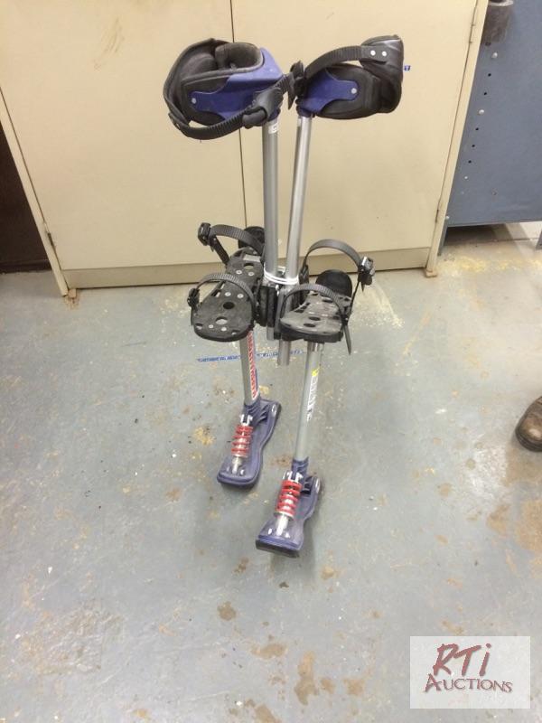 lot 86 image: Marshall dry wall stilts, height 18-30, excel...