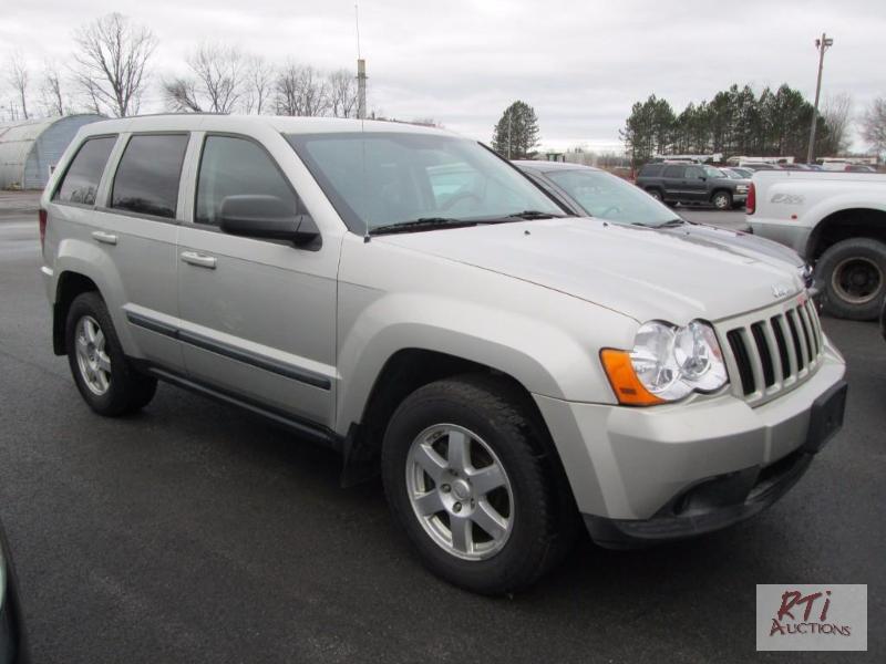 lot 2 image: 2008 Jeep Grand Cherokee Laredo 4x4 SUV, (#11...