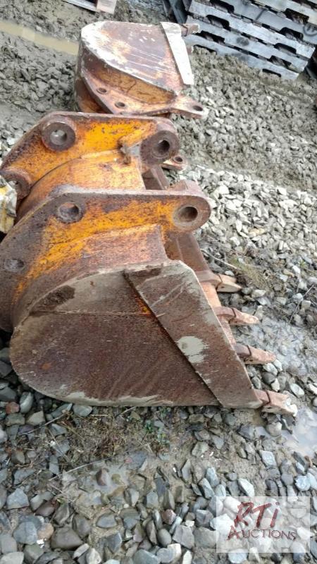 lot 31 image: Backhoe 24&quot Digging Bucket.&nbspAll i...