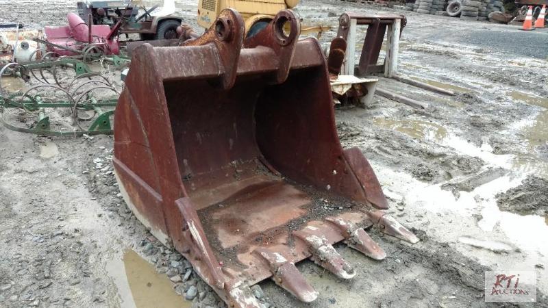 lot 32 image: Excavator Bucket with repaired crack.&nbsp...
