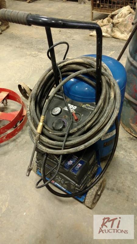 lot 39 image: Campbell Hausfield Air Compressor 200 PSI.&...