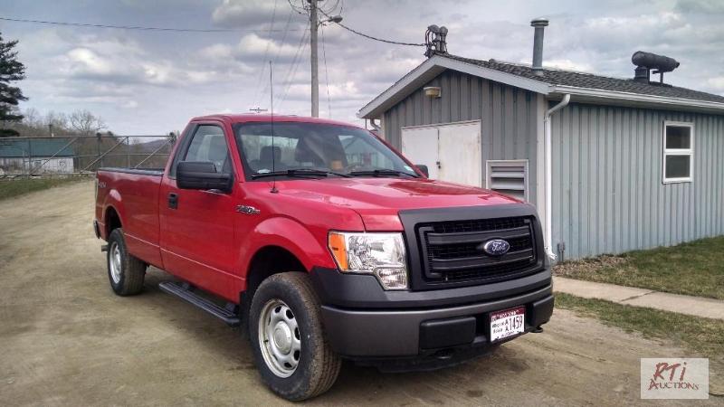 lot 1 image: 2013 FORD F-150 XL 4WD Reg. Cab Pickup Truck,...