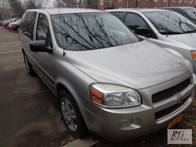 lot 10 image: 2007 Chevrolet Uplander VIN# 1GNDU23137D17274...