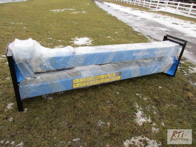 lot 144 image: Can Industrial new TDY-2D40M 9000# 2-post car...