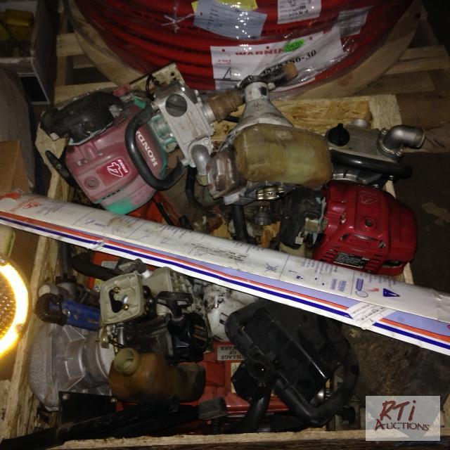 lot 149 image: Crate of 2 cycle engine parts, Husky, Stihl, ...