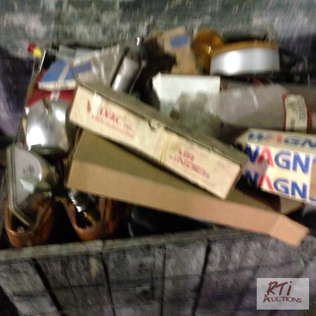 lot 150 image: Large crate of vehicle lights, lens, headligh...