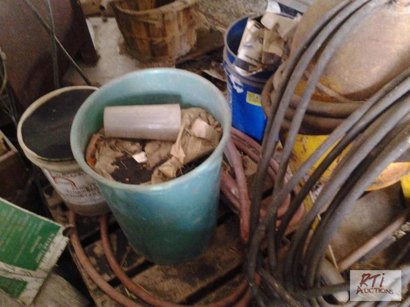 lot 177 image: Sand blasting pot and hoses with nozzle and t...