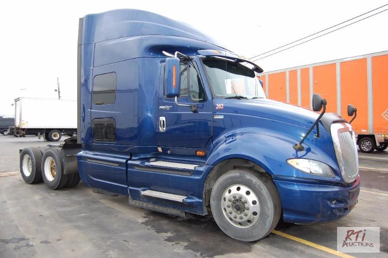 lot 18 image: 2011 International Prostar sleeper cab. VIN...